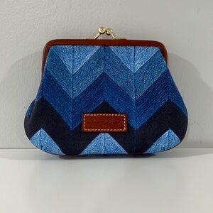 Dooney & Bourke Chevron Kisslock Large Coin Purse